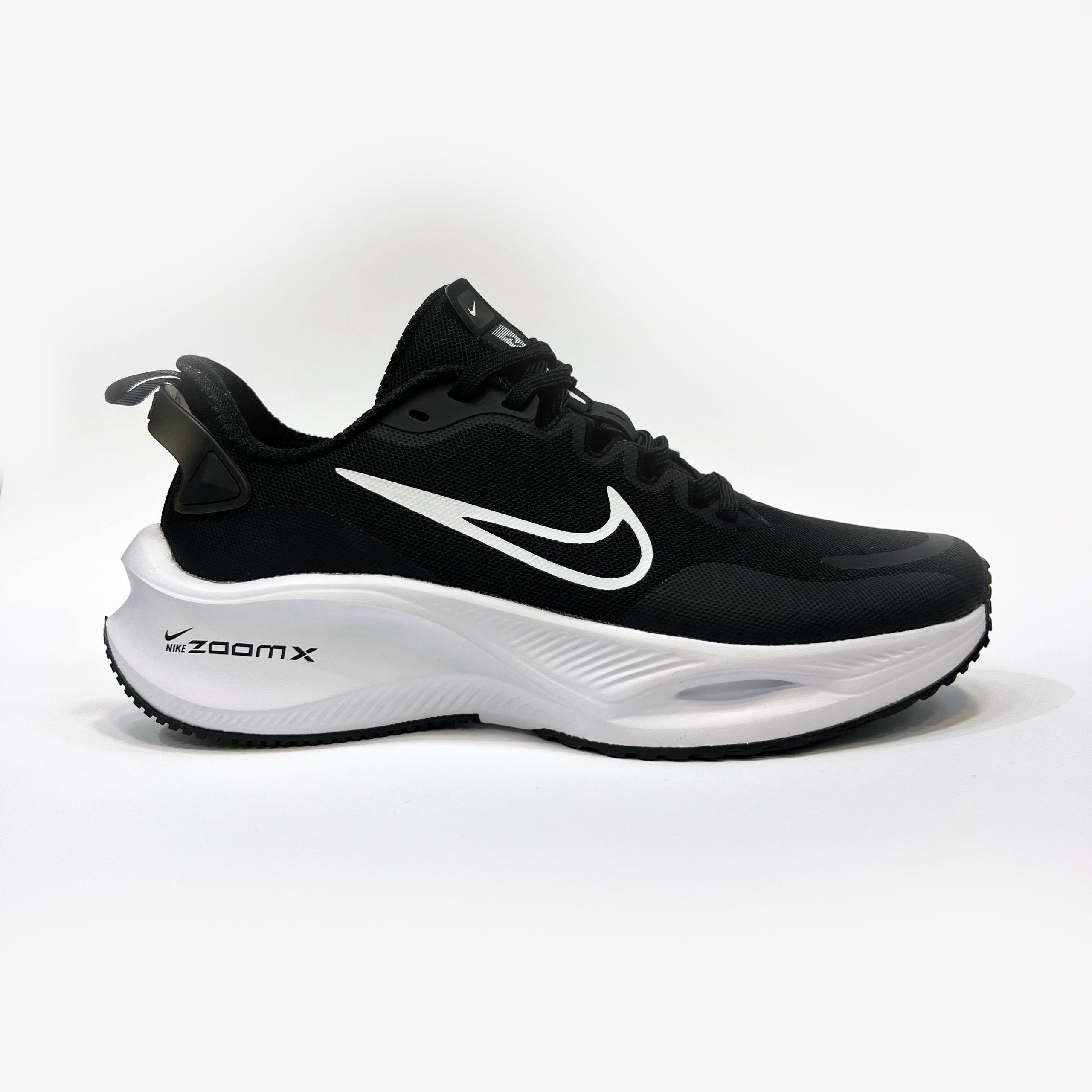 کتونی زنانه nike zoomX نایکی زوم ایکس مشکی با زیره سفید ویتنامی اصل